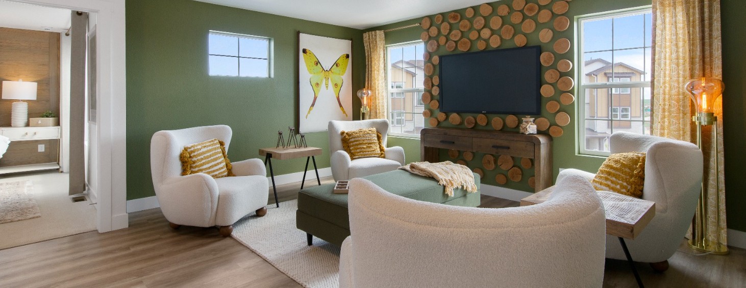 Open concept living room and kitchen in a low maintenance single family home in Aurora, Colorado.